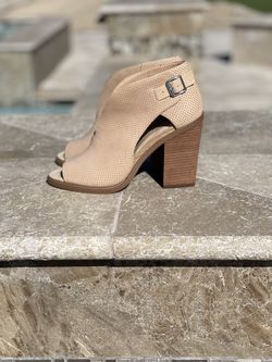 Vince camuto v hot sale cut booties