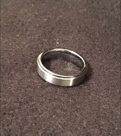 NEW! Men's wedding ring