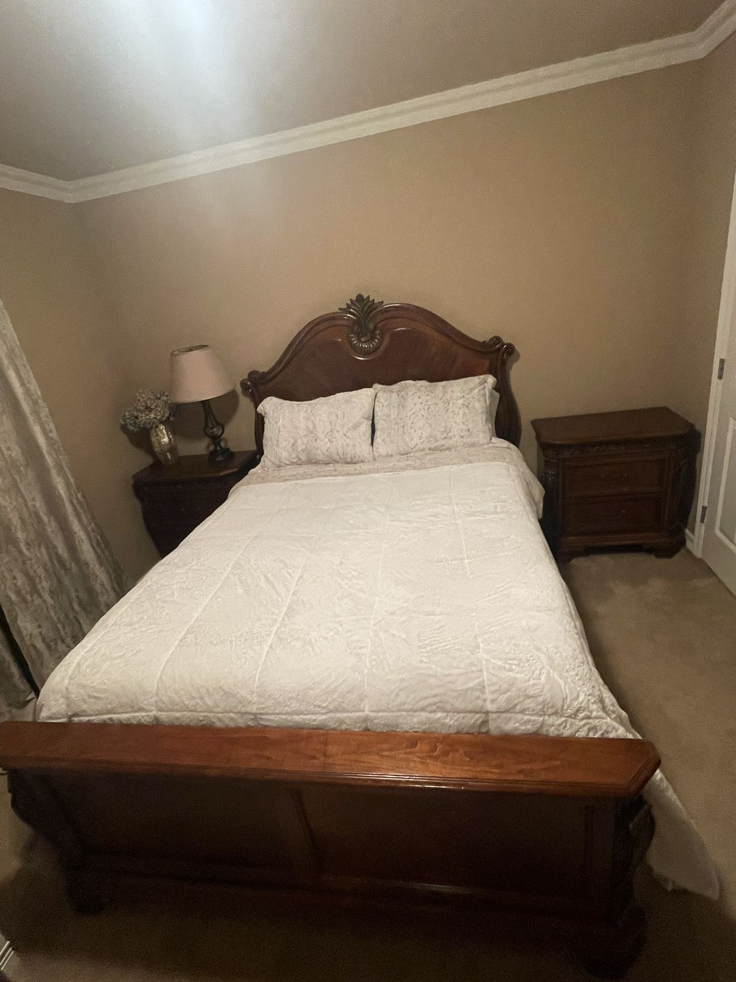 Queen Size Bedroom Set