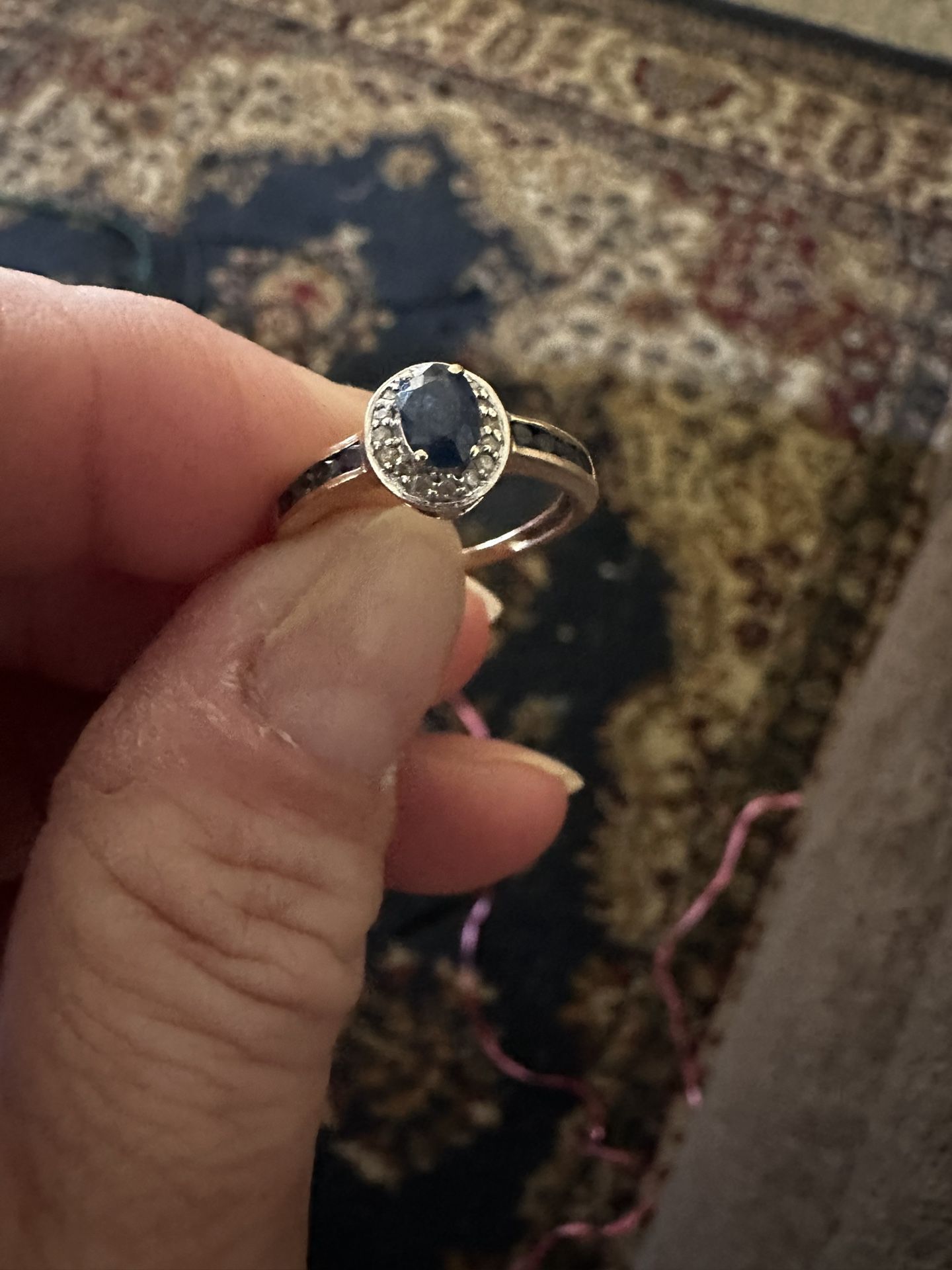 10 kt gold sapphire and diamond ring