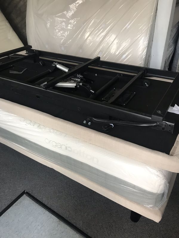 Brand new wireless sleep science adjustable king bed frame + puffy