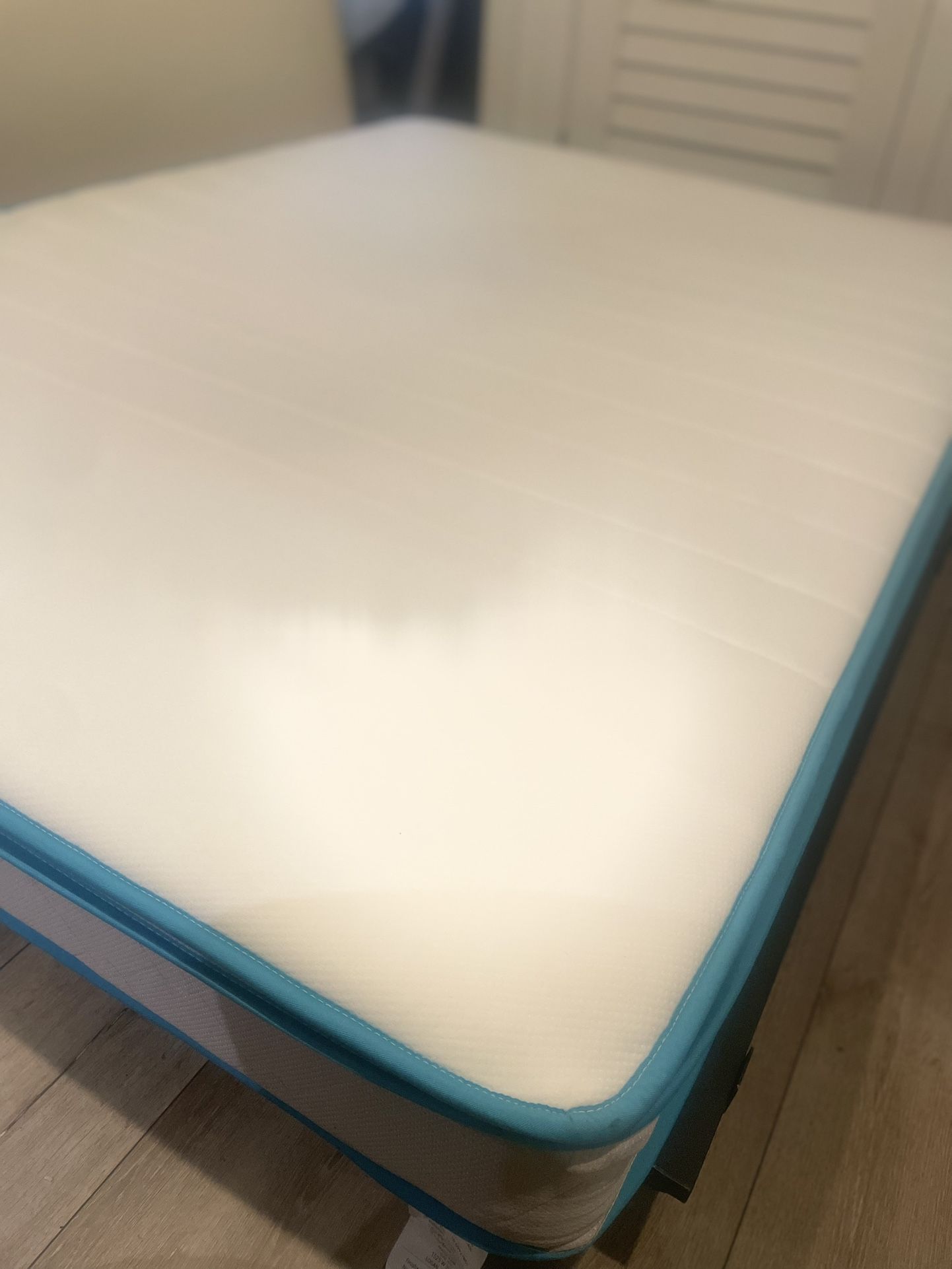 Queen Size Mattress By lien Spa 🧖 And Box Spring Lee
