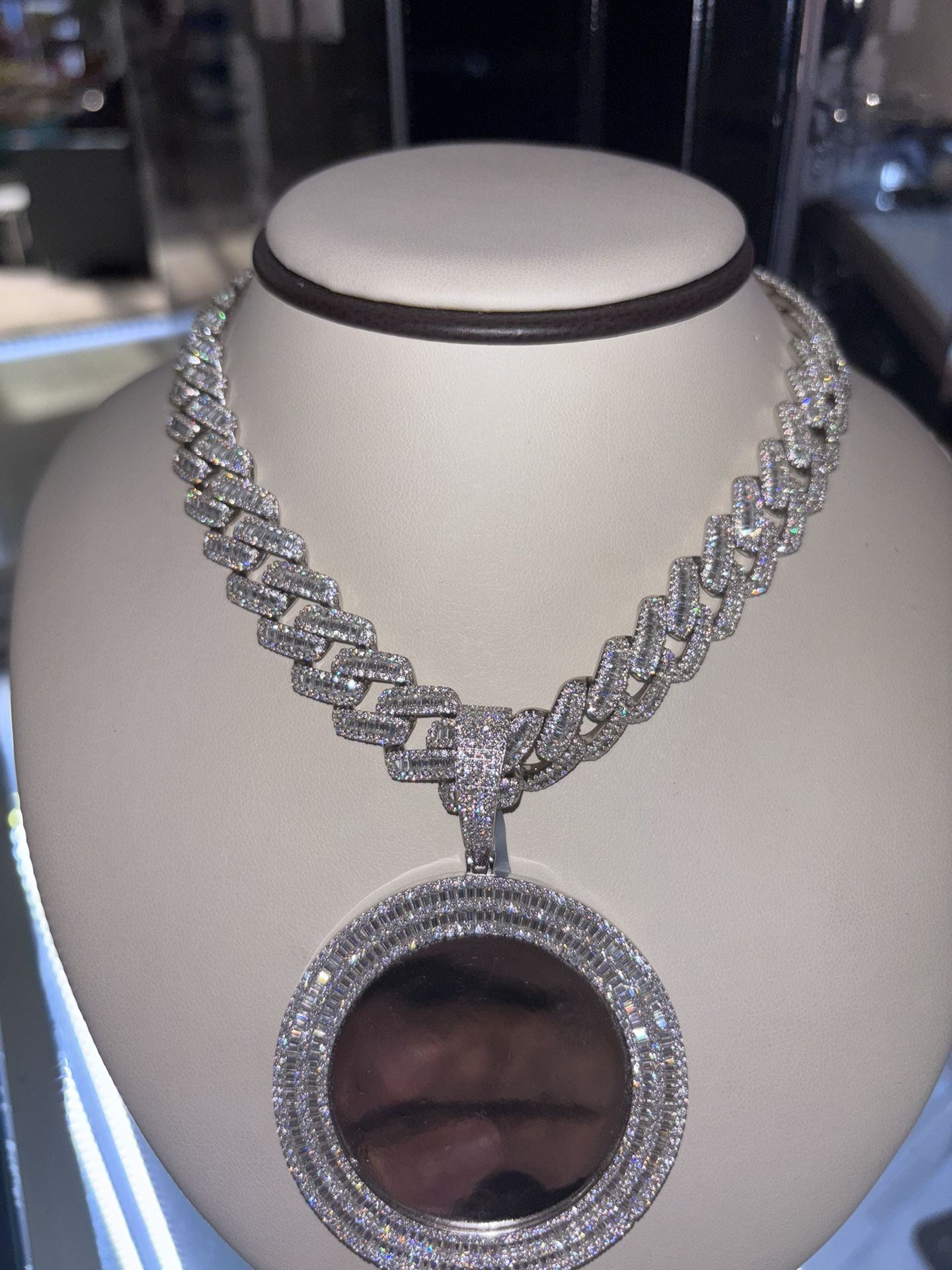 Moissanite Chain And Pendant