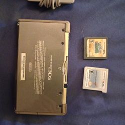 Nintendo 3DS w/ Pokemon Games