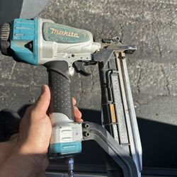 Stapler Makita
