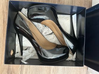 2 pairs of high heels.
