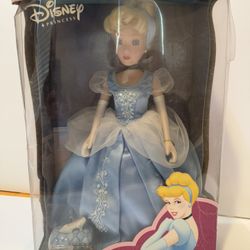 Disney Cinderella Porcelain Keepsake Doll 16” Tall Brass Key Collectible 2002