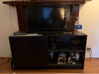 BEAUTIFUL STORAGE TV STAND in Great Condition
