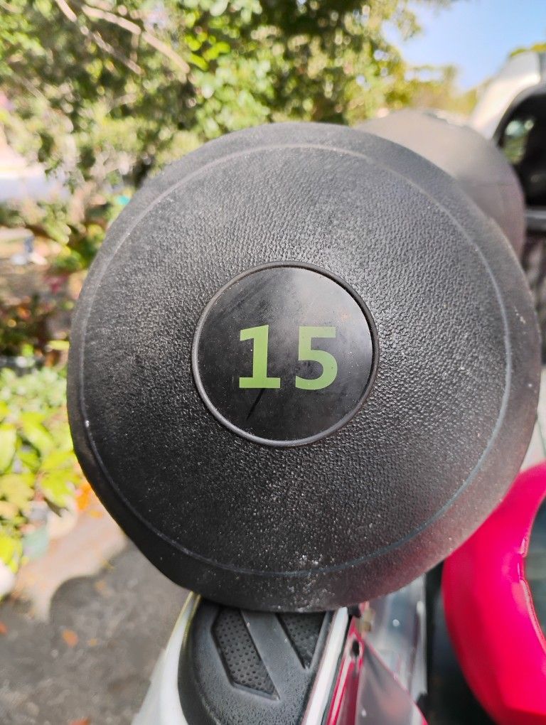 15 LB. RAGE FITNESS SLAM BALLS : Also Have 25 LB. & 30 LB. SLAM BALLS & 4/6/8/10/12 POUND WALL BALLS •
PLATES • BARS • KETTLEBELLS •