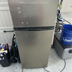 Fridgeaire Medium Fridge