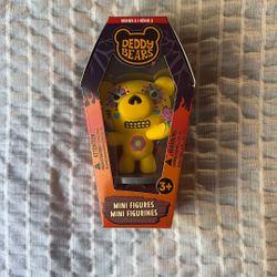 “Muerto Bear” Mini Vinyl Figurine