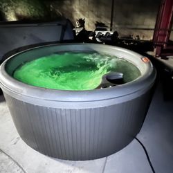 110v Aquaterra Hot Tub