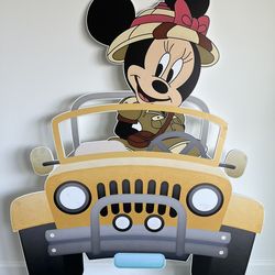 SAFARI MINNIE MOUSE IN JEEP