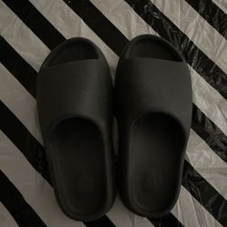 Yeezy Slides Size 10