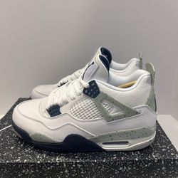 Midnight Navy Jordan 4