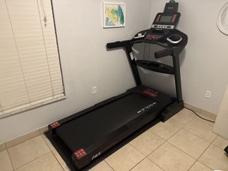2024 Sole Fitness F65 Treadmill Excellent Condition Low Usage - Miami, FL