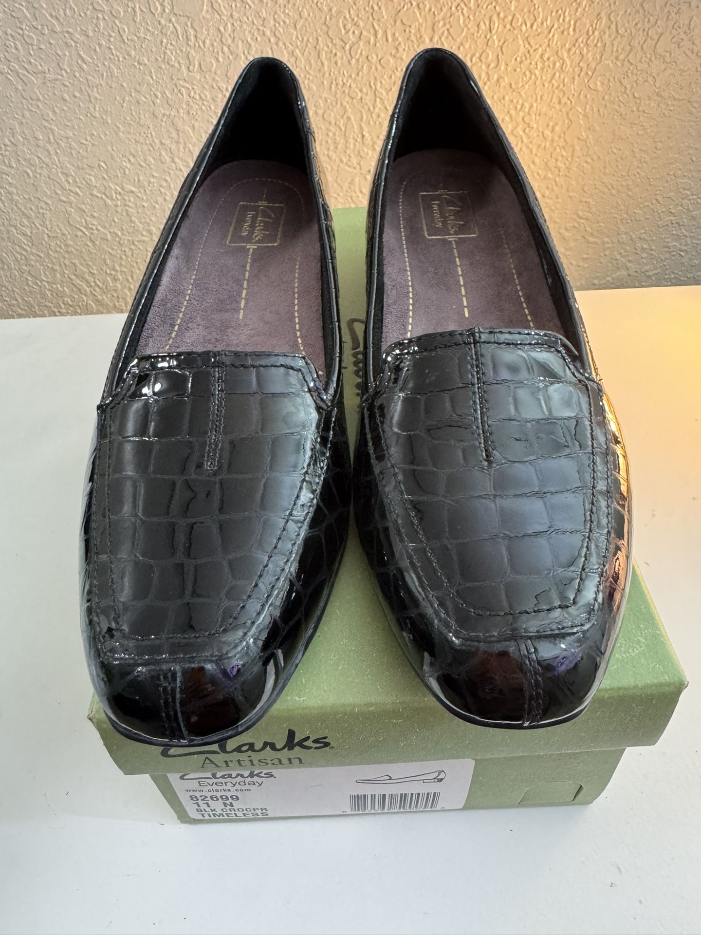 NIB Clark’s EveryDay Black Crocodile Leather