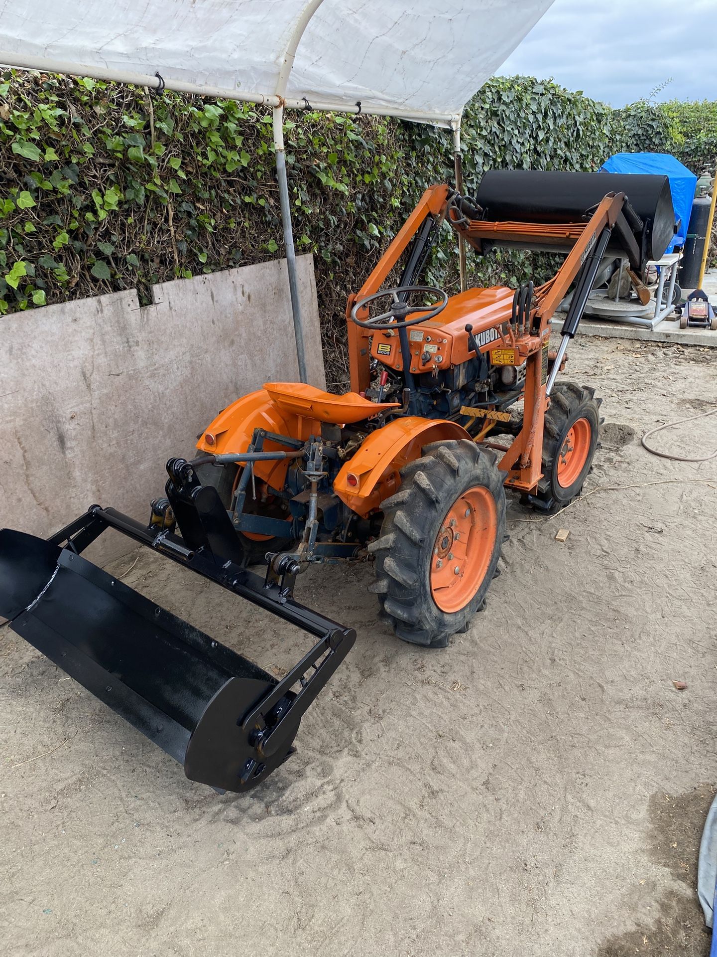 Kubota B6000 4x4 Tractor