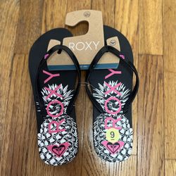 New With Tags Roxy Sandals 
