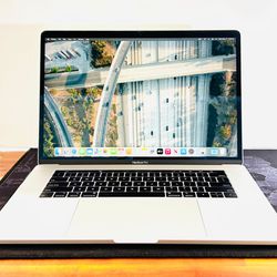 Apple MacBook Pro 15” 2018 TouchBar i7//16GB//256GB Radeon Pro 560x Fully Functional