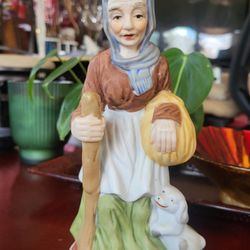 Rare UCGC Old Woman Laundry Day Figurine 