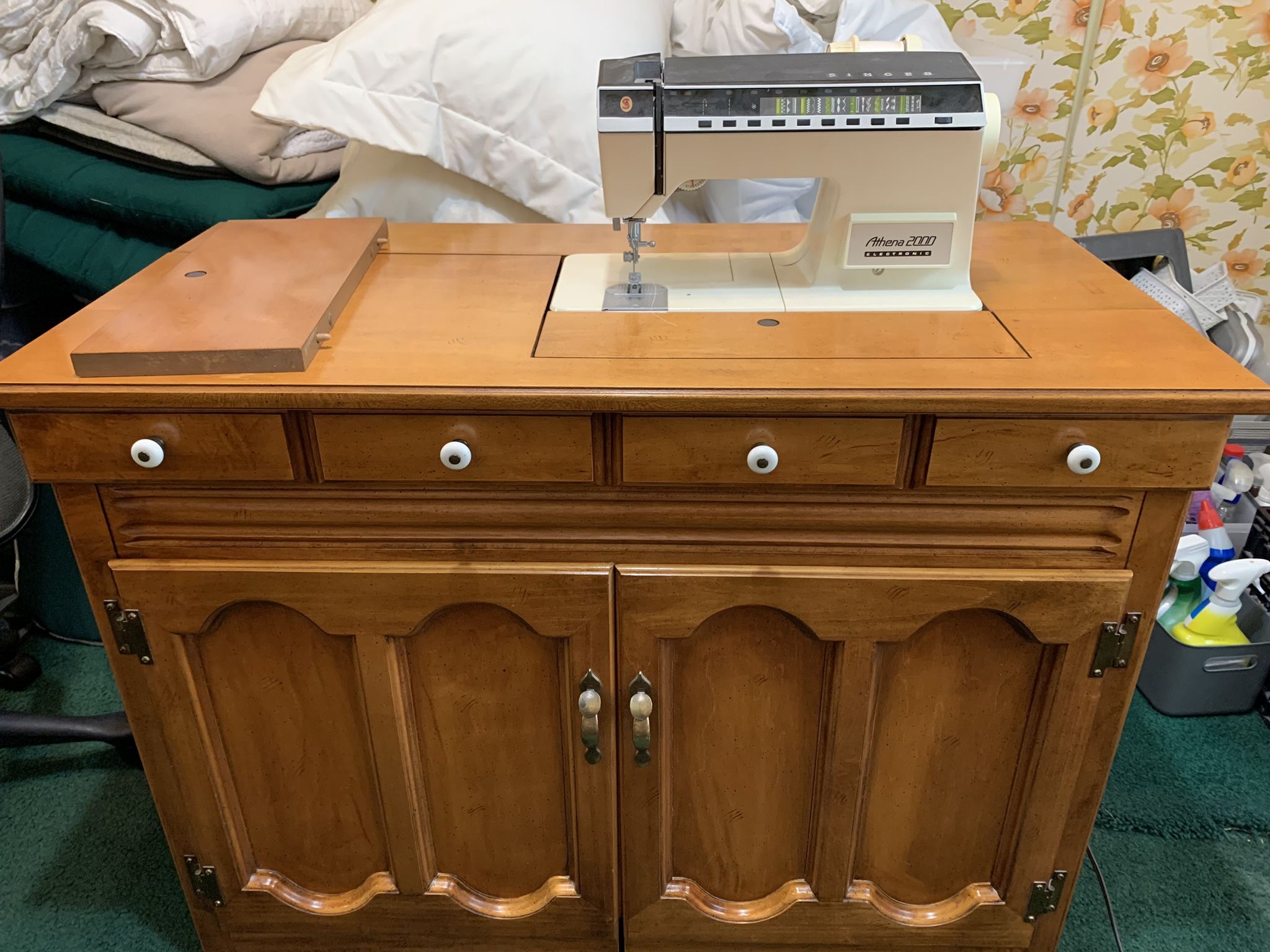 Antique 1977 Singer Sewing Machine W/ Cabinet