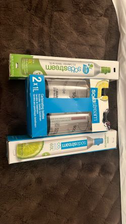 2x Sodastream CO2 Carbonation + 2 x 1L Carbonating Bottles 