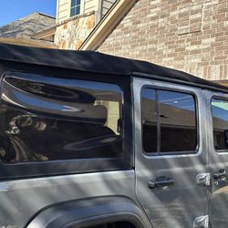 Jeep Wrangler JLU soft top