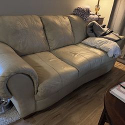 Old Leather Sofa Comfy Pick Up In Kirkland