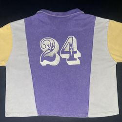 Women’s size small lakers