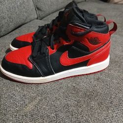 Jordan's 1s Size 2.5y 