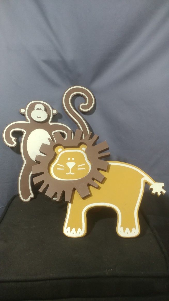 Wood monkey and lion