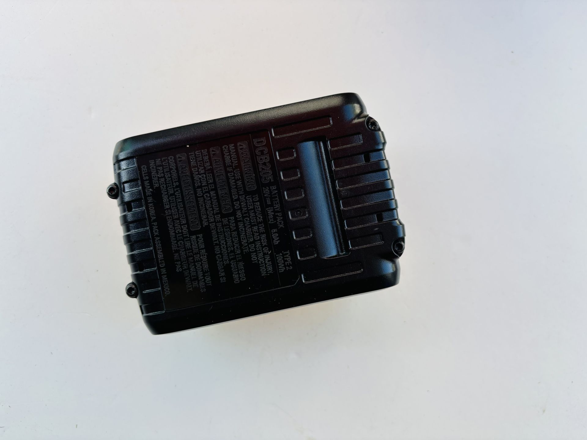 DeWalt DCB205 20-Volt MAX XR Lithium-Ion 5.0Ah Battery