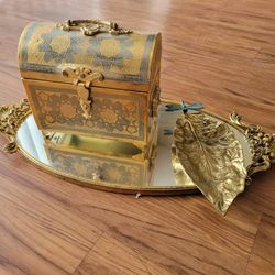 vintage jewelry box, vanity,leaf 