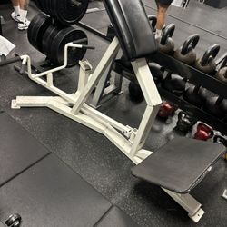T Bar Row Machine Holds 4 Plates 