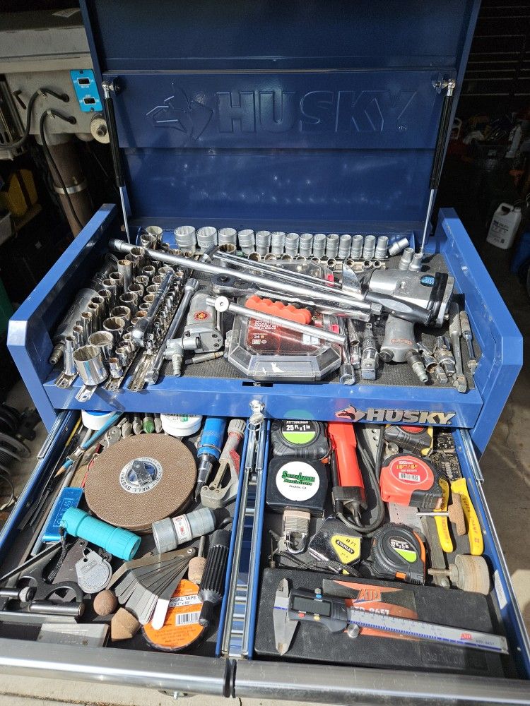Husky Heavy Duty Rolling Toolbox Full With Tools Including Metrics And Standards Etc And Keys Also Power Drill 12 Speed And Vice And Steel Table All I