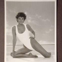 Raquel Welch White Swimsuit Posing Movie Actress 8x10 Glossy Vintage Photo Picture Collectible