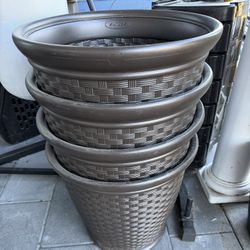 Suncast 4 -Pack 18.38-in W x 18-in L x 19.125-in H Brown Resin Indoor/Outdoor Planter