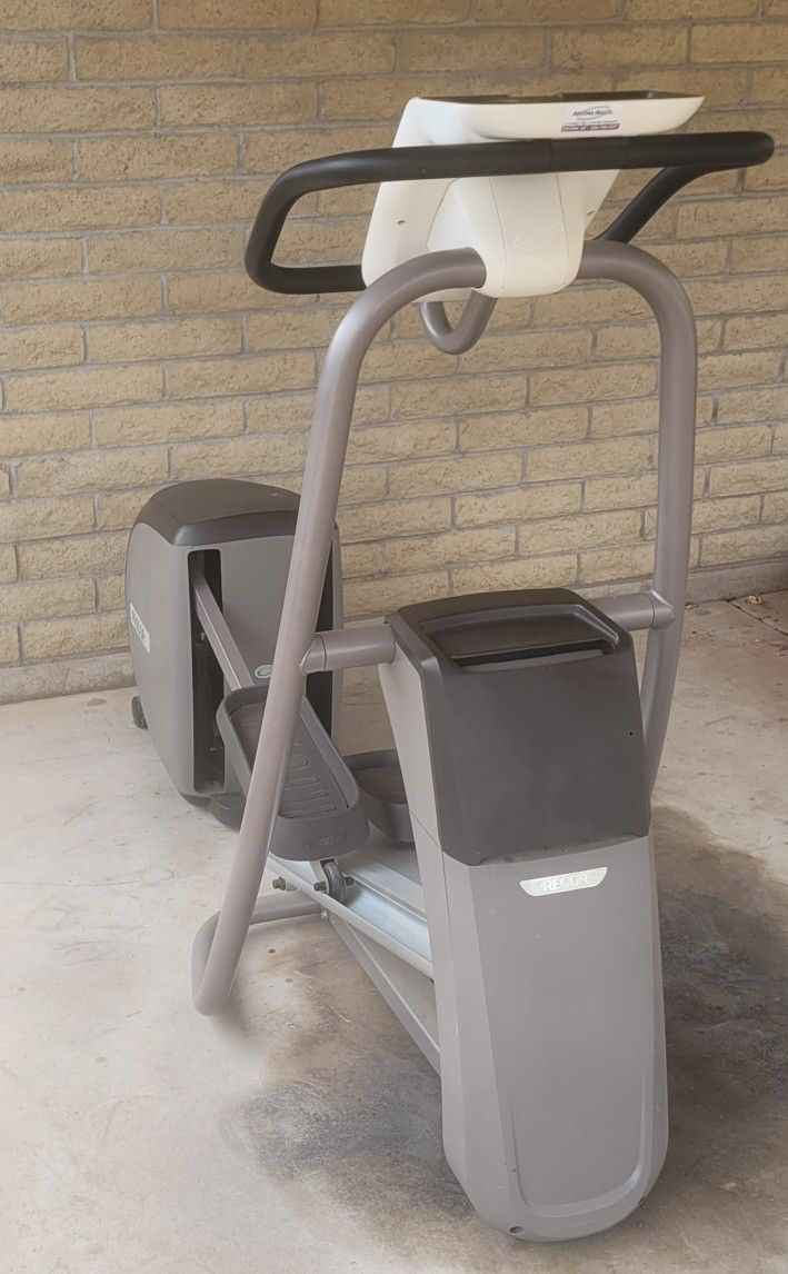 VERY NICE PRECOR USA EFX 5.31ELIPTICAL EXERCISE MACHINE * GLIDES SMOOTH & EASY ON YOUR JOINTS GYM