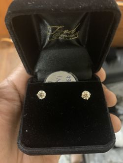 1.22ctw Round Brilliant Diamond Studs. I/VS2