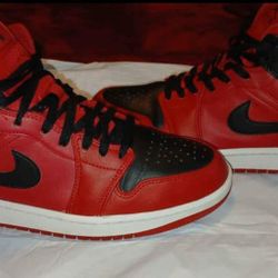 Jordan 1 Mids "Reverse Breds" Size 9