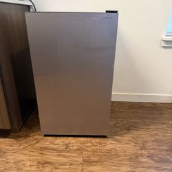 Insignia 4.4 Cu. Ft. Mini Fridge