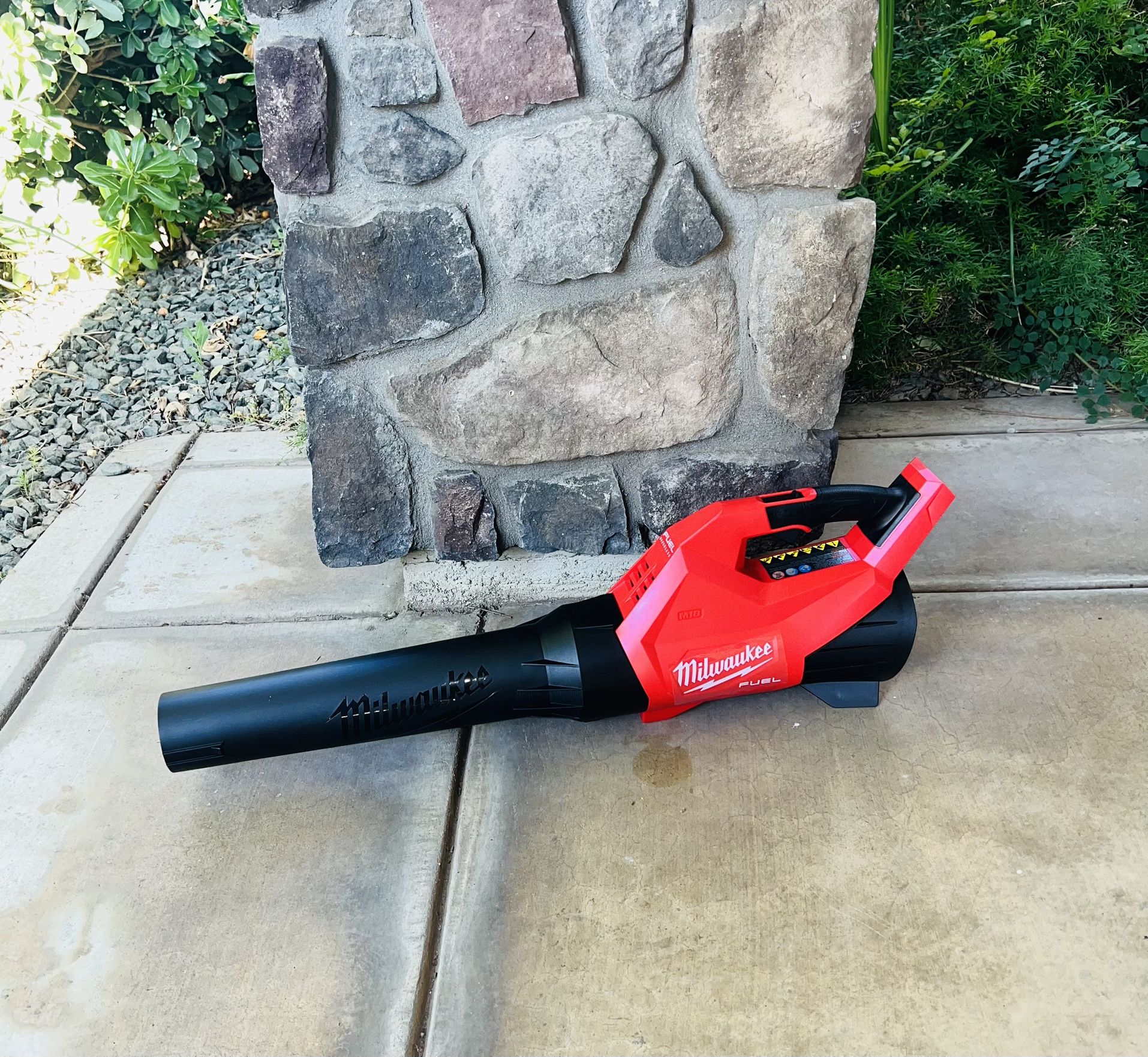 Milwaukee M18 FUEL 140 mph 500 CFM 18 V Battery Handheld Leaf Blower Tool Only New