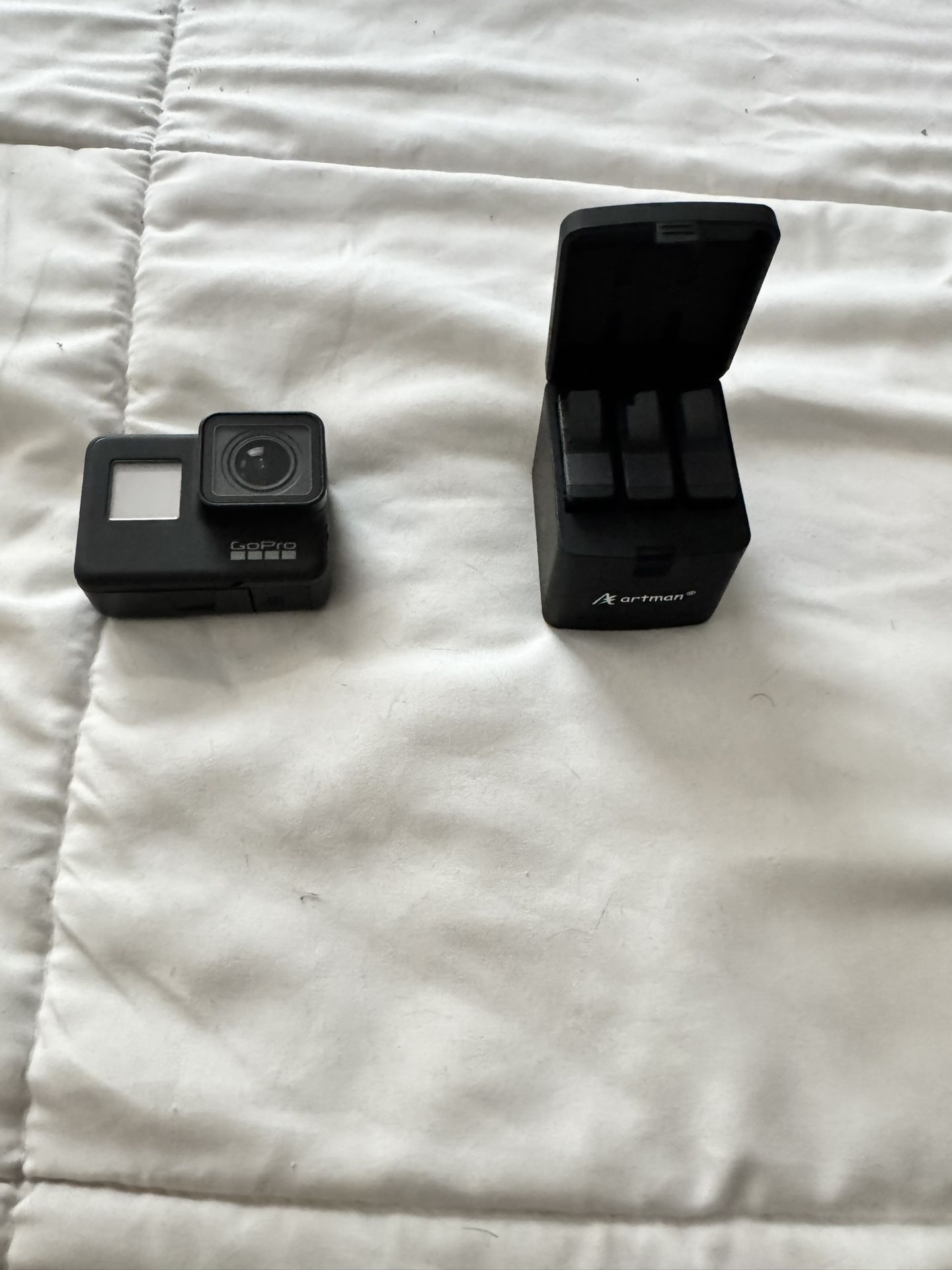 GoPro hero 7 (Extra batteries)