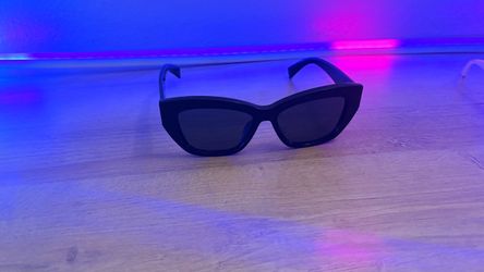 Gucci black acetate cat-eye sunglasses