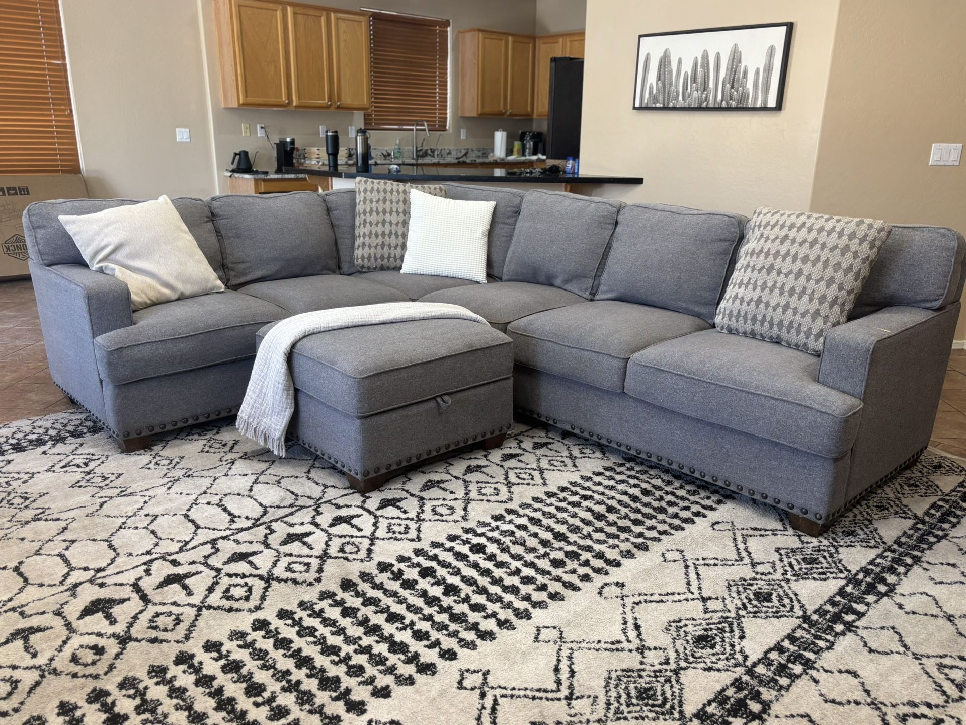Thomasville 2 piece L-Sectional W Storage Ottoman