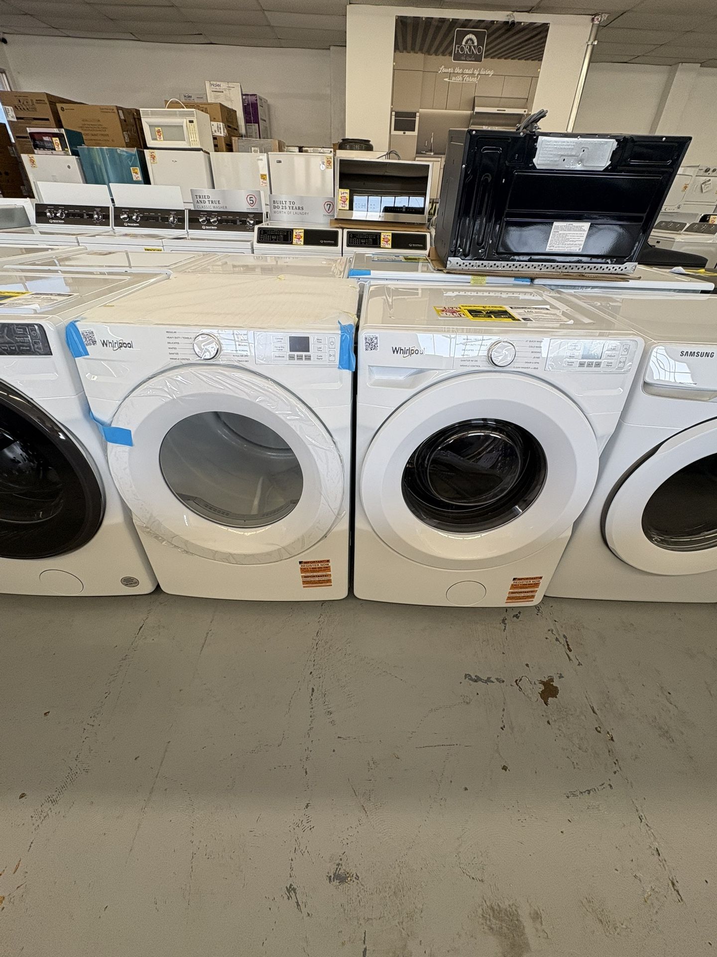 Whirlpool Set 4.5 Cu Ft Capacity Washer And Dryer Gas