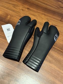 Buell 7mm Lobster Wetsuit Surfing Gloves Black, Brand New with Tags!