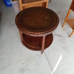 Table 24in Round 26in Tall