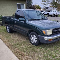 2000 Toyota Tacoma Pickup 